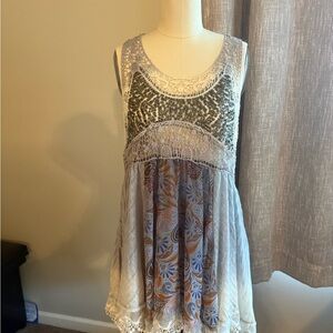 Gimmicks by by ladies size small